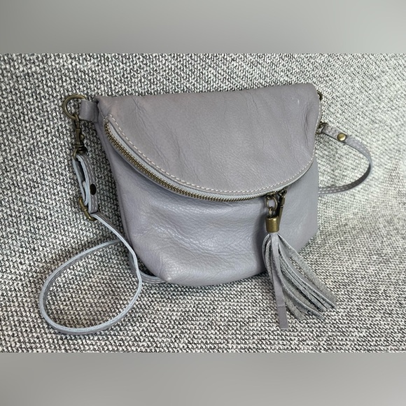 Elegant Gray Pebbled Crossbody Bag with Tassel - Picture 1 of 16